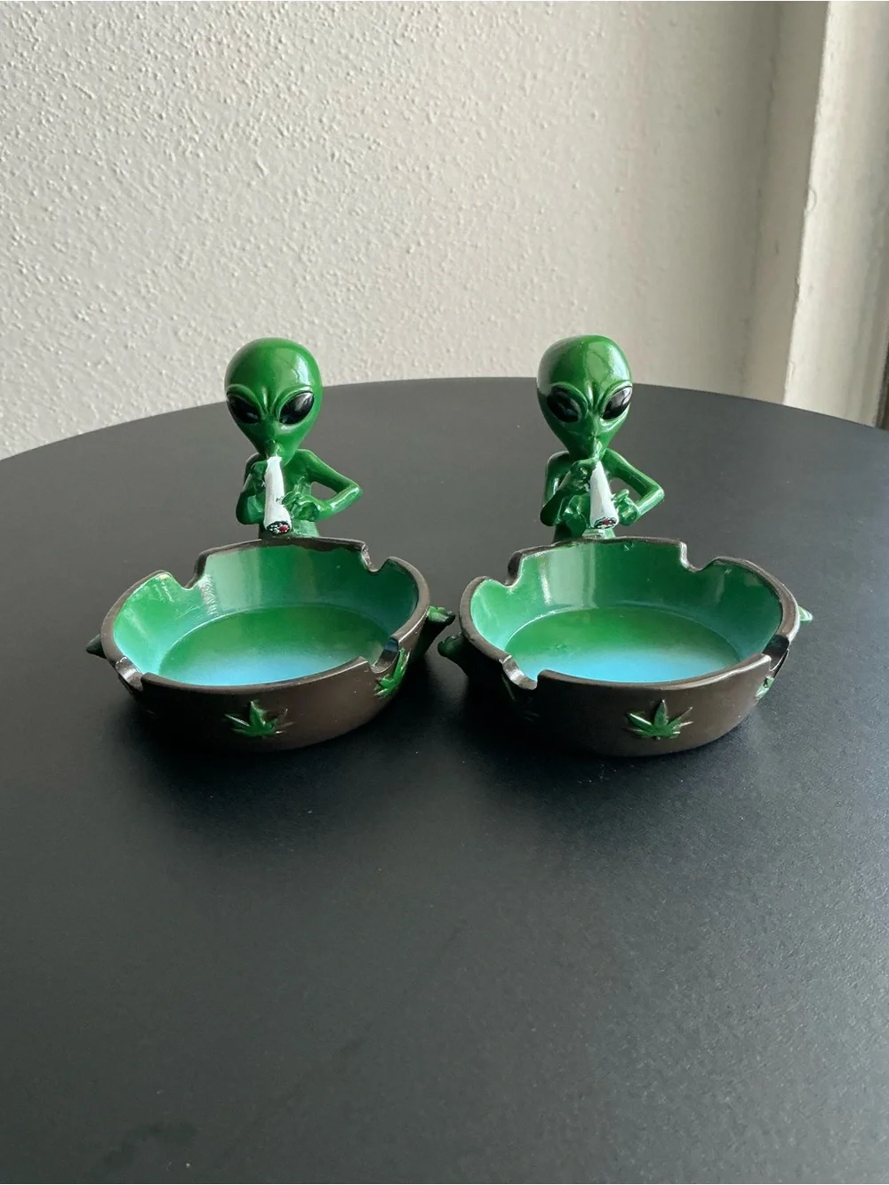 Set of 2 Green Alien Novelty Ashtrays 4” x 3” Collectible Home Decor